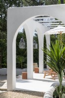 White terrace with built-in pergola - architectural detail