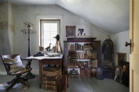 Vintage furniture and accessories in country study