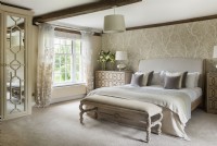 Neutrally decorated classic bedroom